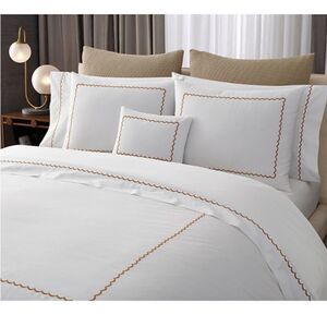 MATOUK Astrid Cotton Sheet Set, Queen Color: white/Champagne.